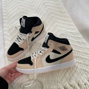 Air Jordan 1 Mids Barely Orange